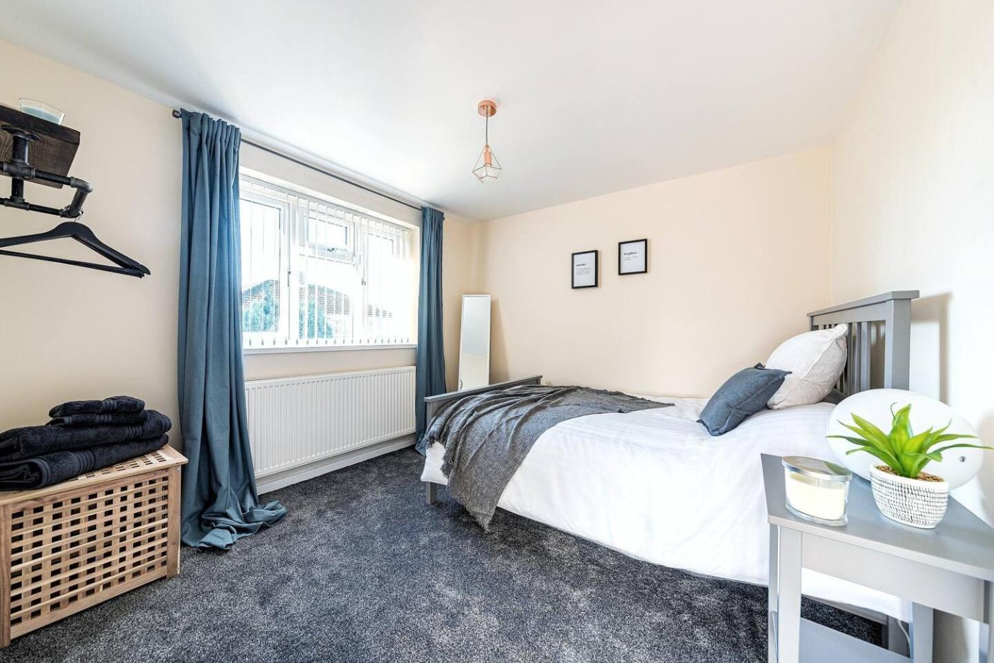 Dudley-Hospital-3Bed-Parking-Long Stay-Contractor Brierley Hill Dış mekan fotoğraf